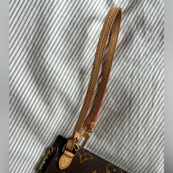 Louis Vuitton Monogram Neverfull
Pouch, NEW, 100% authentic, beige Interior - Picture 6 of 14